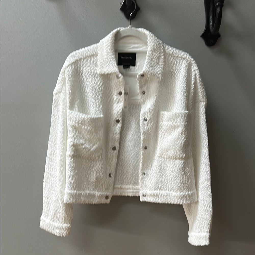 Teddy Shacket. Oversized fit.  Beautiful silver snap buttons & 2 front pockets.